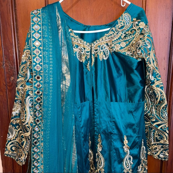Teal with golds embroidered Indian/Pakistani style dress - Picture 2 of 4